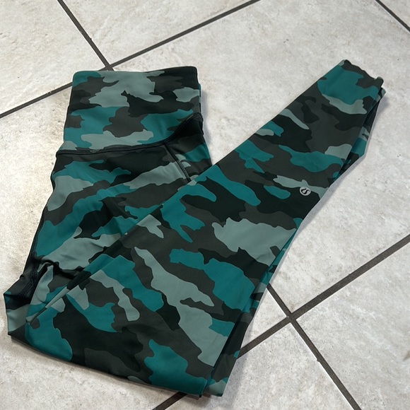 Lululemon Base Pace High-Rise Tight 25" Heritage 365 Camo‎ Tidewater Teal Multi - Picture 15 of 15